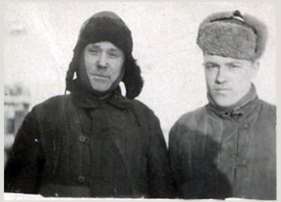 Маликов Василий Никонорович, 17 лет (справа) 1942 год