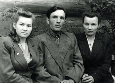 Ерохина О.Б. (справа) со своим братом Жуковым Иваном Борисовичем