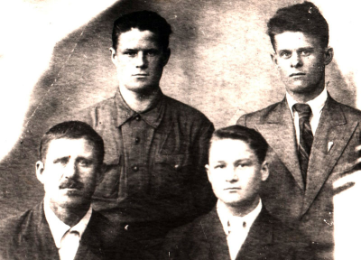 Семья Лебедевых 1940 г. Аркадий внизу справа