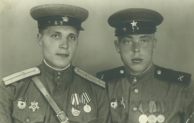 На фото г. Ашерслебен Германия 10 мая 1946 (встретились случайно)