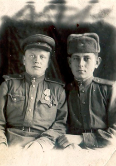 А. Ф. Щукин, 1946 г. (справа)