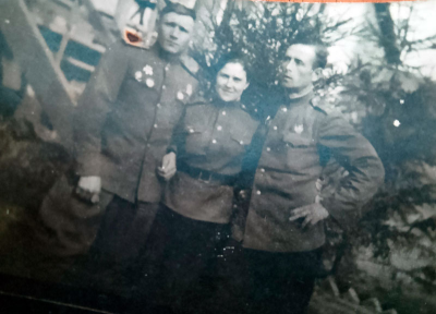 В.Ф. Подлужняк с боевыми товарищами