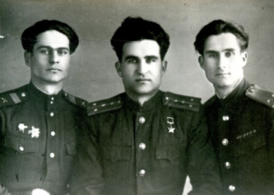 Деменков Л.В. с однополчанами (Деменков Л.В. в центре)