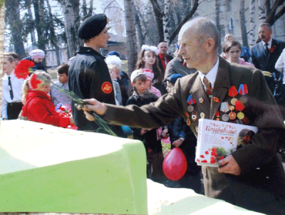 9 мая 20012 год Гасинов К.Г. возложение цветов