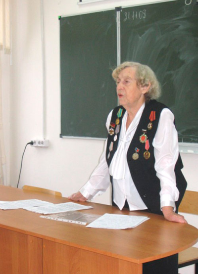 Волкова Л.М. выступает перед школьниками