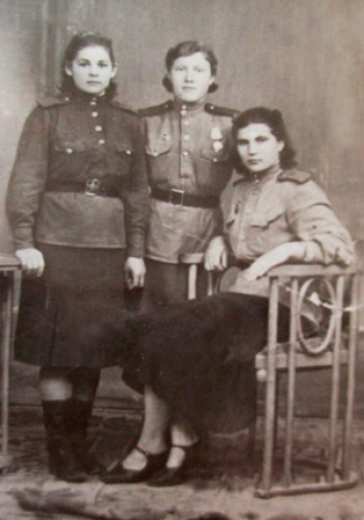 Таисия Михайловна с боевыми подругами