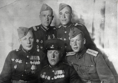 Букин В.А. Участники Парада Победы, нижний ряд, справа
