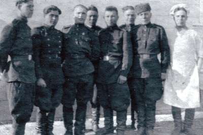 Якимчуков А.М. с сослуживцами, 1944 г.