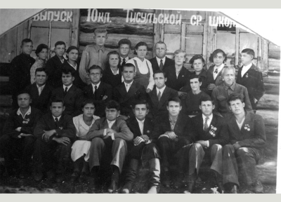 Выпускники Тисульской средней школы, 1940г.  (Галя Попова верхний ряд &ndash; вторая справа)