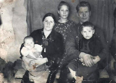 Вак_А_А. c семьёй