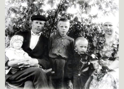 Сарин И.К. с семьей, 1952 год