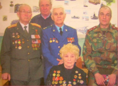 Мичурина Лидия Мартемьяновна с однополчанами