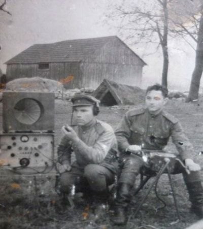 1943 год.  Июнь. Литва. Работа на радиостанции
