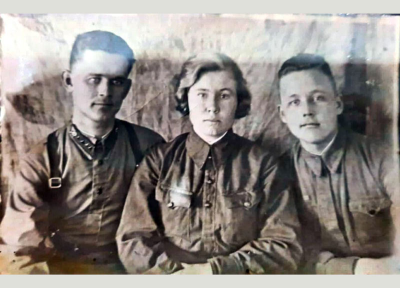 Белов Виктор Семенович с боевыми товарищами