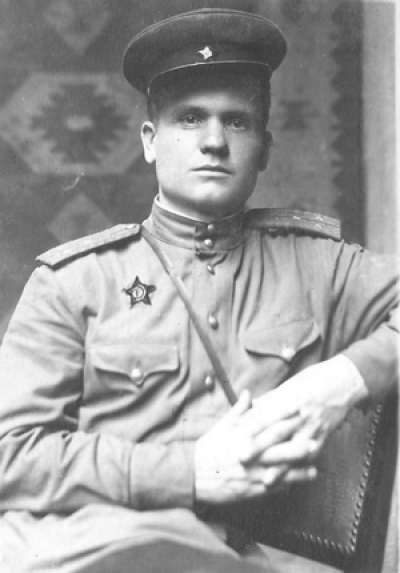 Власов Николай Александрович,  (декабрь, 1944 г.после получения награды Орден Красной Звезды)