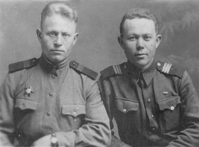 Саттаров Б. В. с однополчанином Золотаревым М.