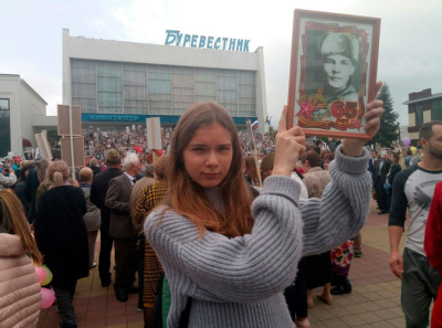 Праправнучка  Меньщикова С.А. Алиса участвует в шествии &laquo;Бессмертного полка&raquo;, 2017 г.