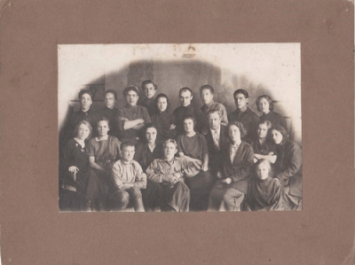Барнаульский педагогический техникум. 1927 г. Библиотечный кружок