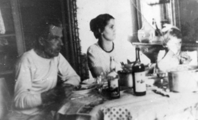 В отеческом доме - 1960 г. , деревня Половинка . Цыкунов Иван Петрович с  дочерью Лидией и внучкой Наташей