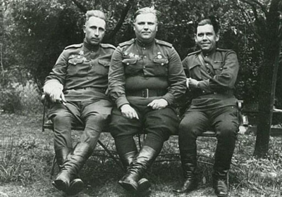 Малинин Николай Александрович с фронтовыми товарищами