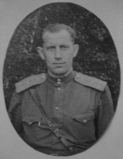 Герой войны Лазарев М.Г. в день отъезда, г. Гурьевск, 8 фев. 1946 г.