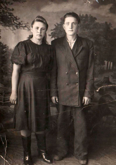 Панченко Пелагея Васильевна с мужем (свадебная фотография, 7 января 1954 г.)