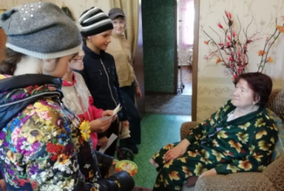Волонтеры в гостях у Нины Кузминичны