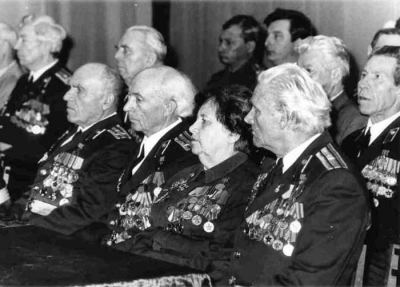 Торжественное собрание в драмтеатре, посвященное Дню Победы  5мая 1993 г.