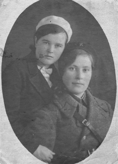 Недорезова Ю. И. Перед отправкой на фронт, г. Сталинск, 1941 г.