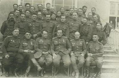 Малинин Николай Александрович (второй ряд, третий справа)