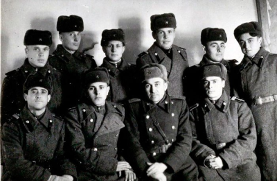 Ащеулов Александр Прокопьевич с однополчанами