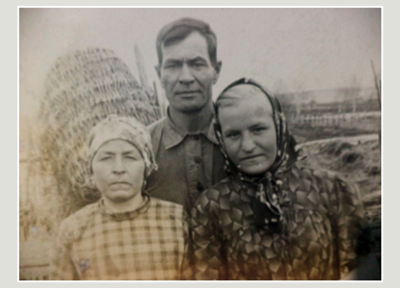 Зайкин Петр Михайлович с женой и дочерью