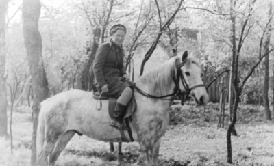 Недорезова Ю. И. На коне Амуре. Венгрия, весна 1945 г.