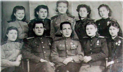 Таисия Михайловна с однополчанами