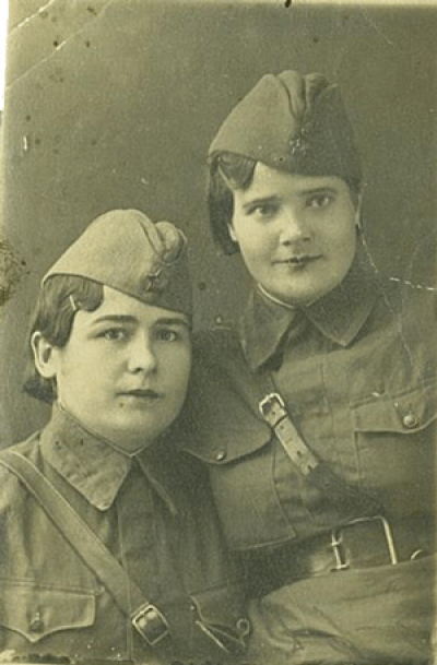 Полынцева Е.И. слева