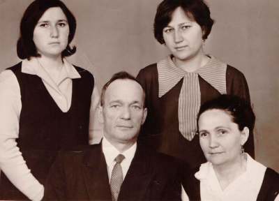 Шепелев Г.А. и Шепелева М.С. с  дочерьми Тамарой и Надеждой (1971г.)