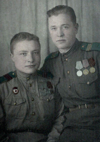 г. Москва ст. Щербинка, д .Шиброво 2-й батальон РИС 6 февраля 1946 год. М.А.Язьков с боевым товарищем.